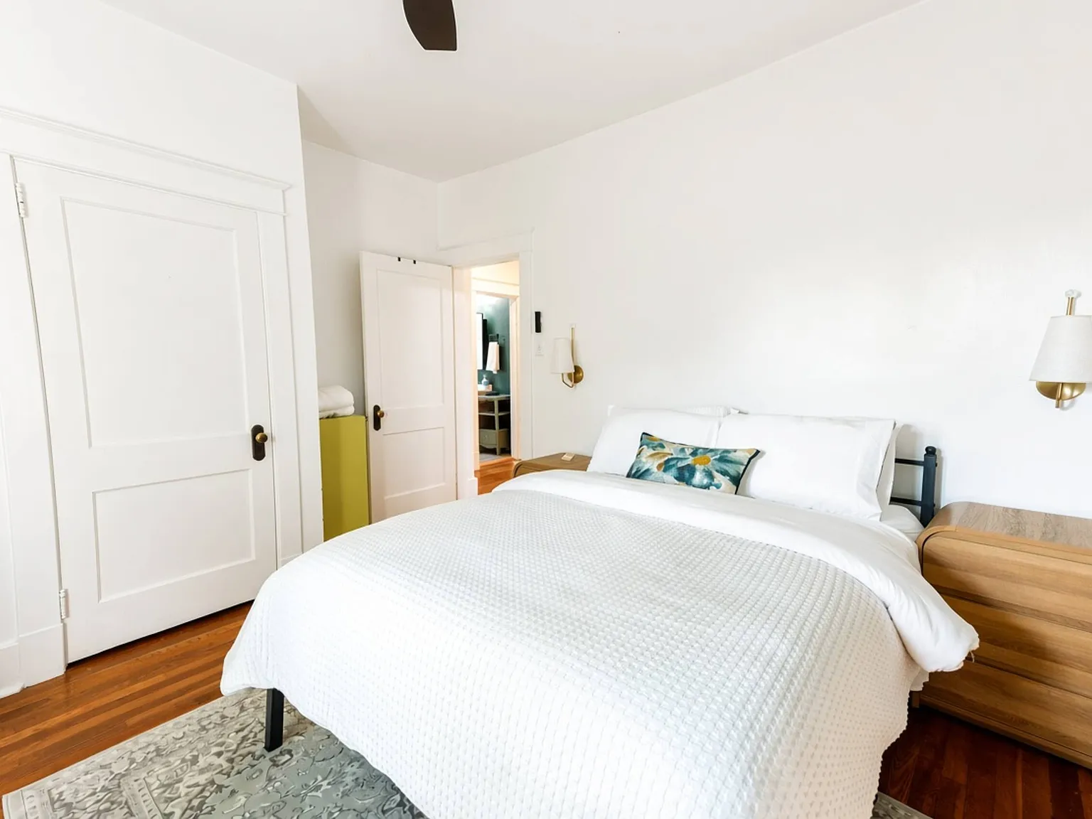 3 bed, 1400 sqft, $2,500 — Photo 3