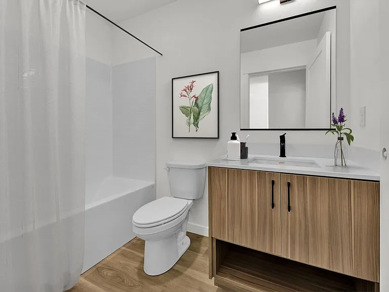 Veazey Park Apartments — Photo 17