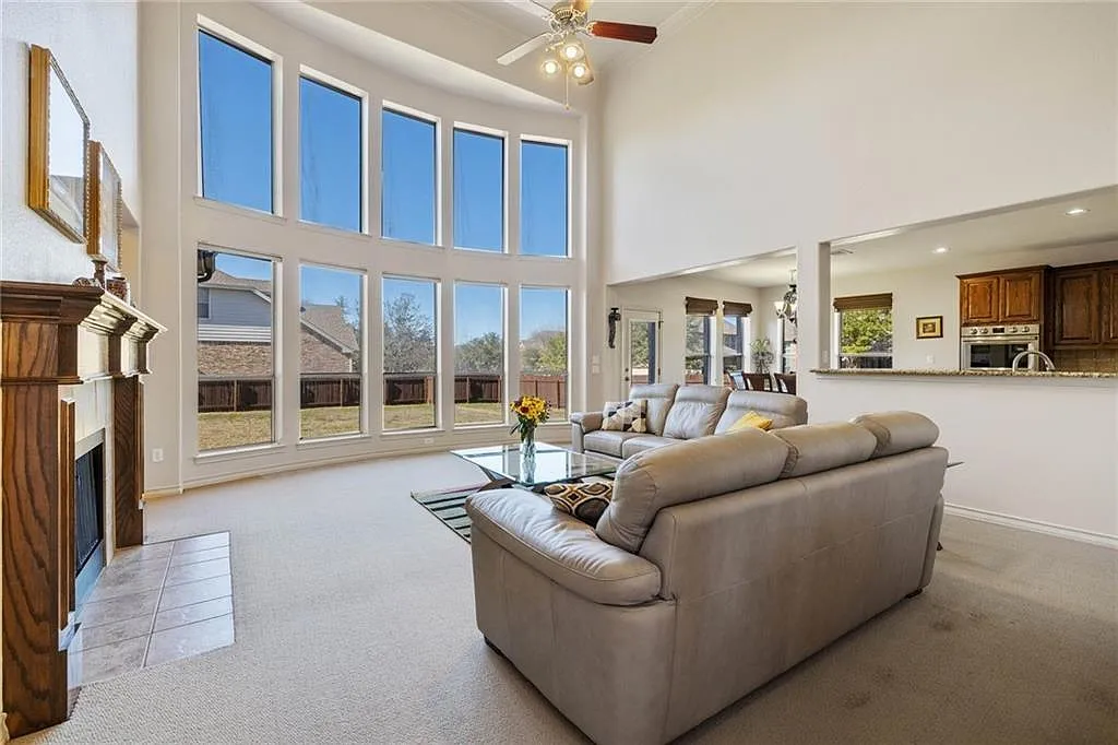 5 bed, 3.5 bath, 3972 sqft, $3,500 — Photo 4
