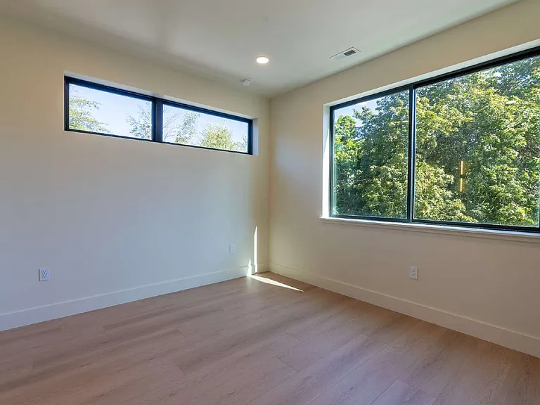 822 W 22nd Ave — Photo 8