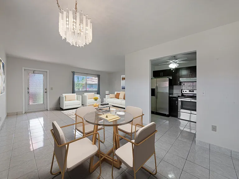 274 Seville Ct #L — Photo 4