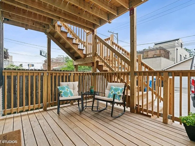 1919 N Wood St #1R — Photo 3