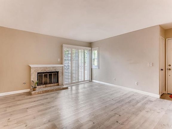 3rd image of 2043 Lakeridge Cir Unit 201