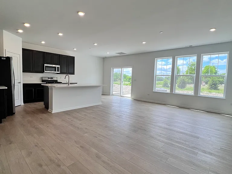 612 Cassia Ct — Photo 2