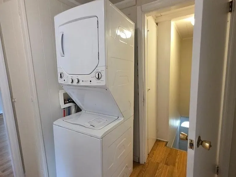 8 Clinton St — Photo 9