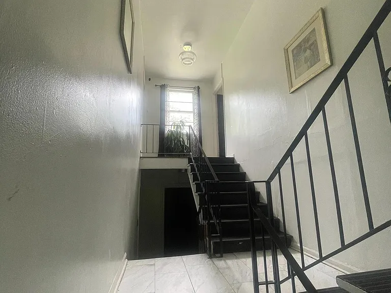 2115 Hazelhurst Ave #B — Photo 9