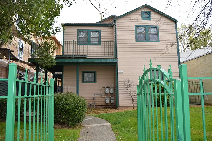 2 bed, 1.5 bath, 975 sqft, $1,695 — Photo 1