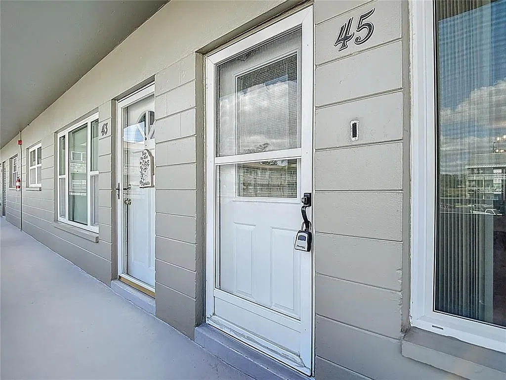 2 bed, 2.0 bath, 1100 sqft, $1,700 — Photo 2