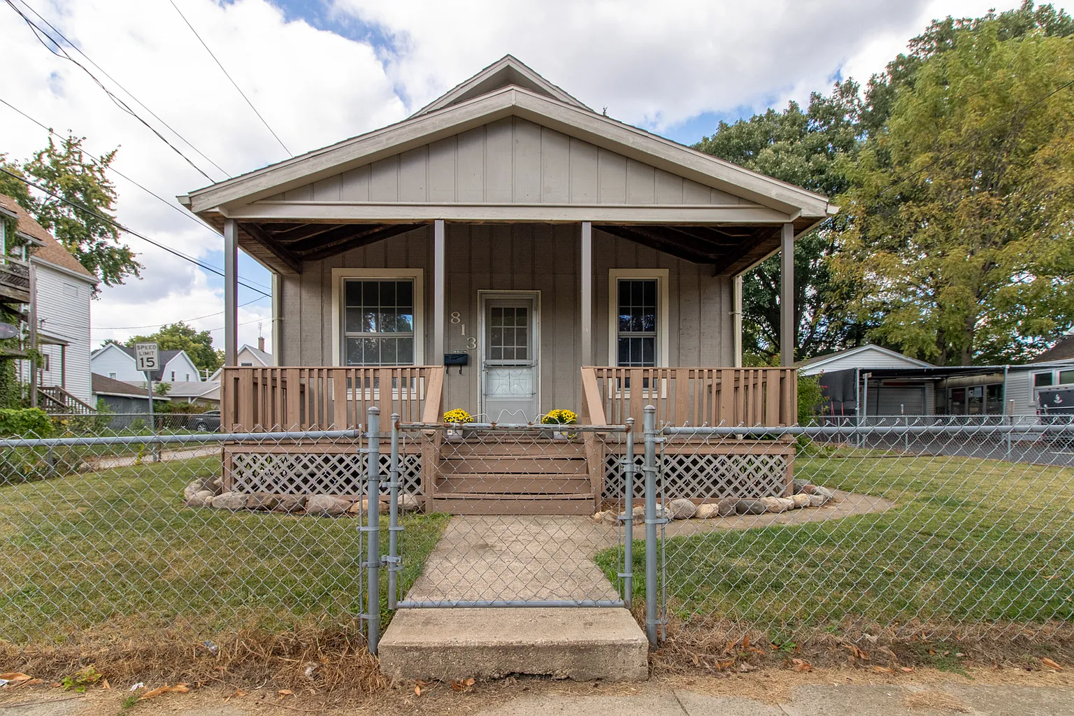 813 W Olive St photo 1