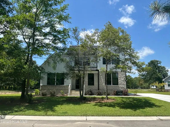 755 Hollybriar Loop Road SE, Bolivia, NC 28422