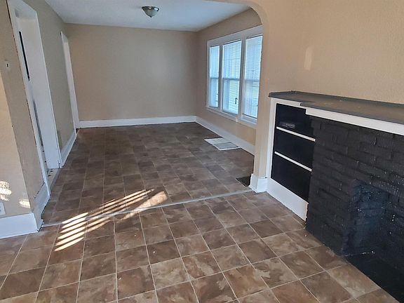 3rd image of 72 E End Ave