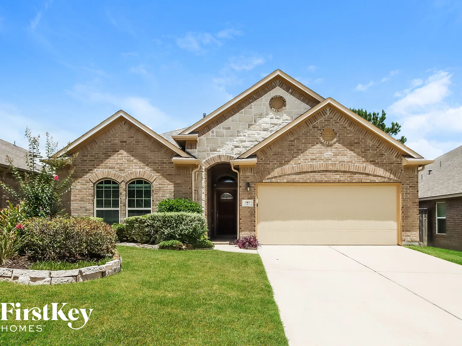 3 bed, 2.0 bath, 2096 sqft, $2,590 — Photo 1