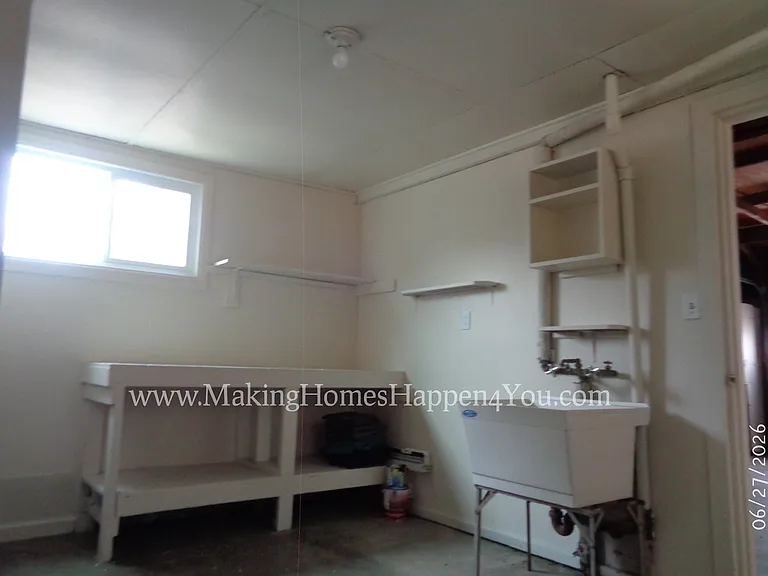 1945 23rd St NE — Photo 43