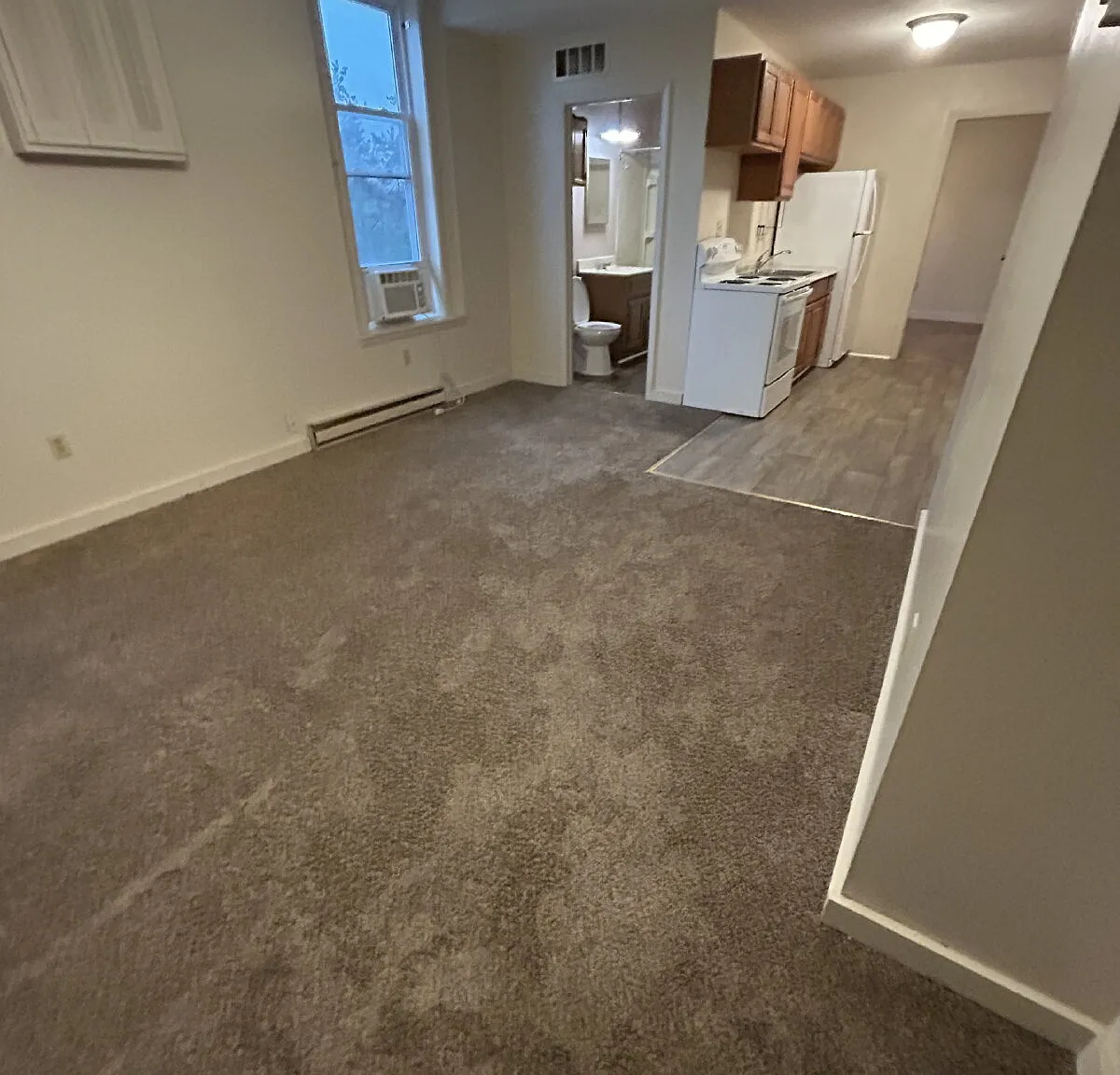 1 bed, 1.0 bath, $995 — Photo 1
