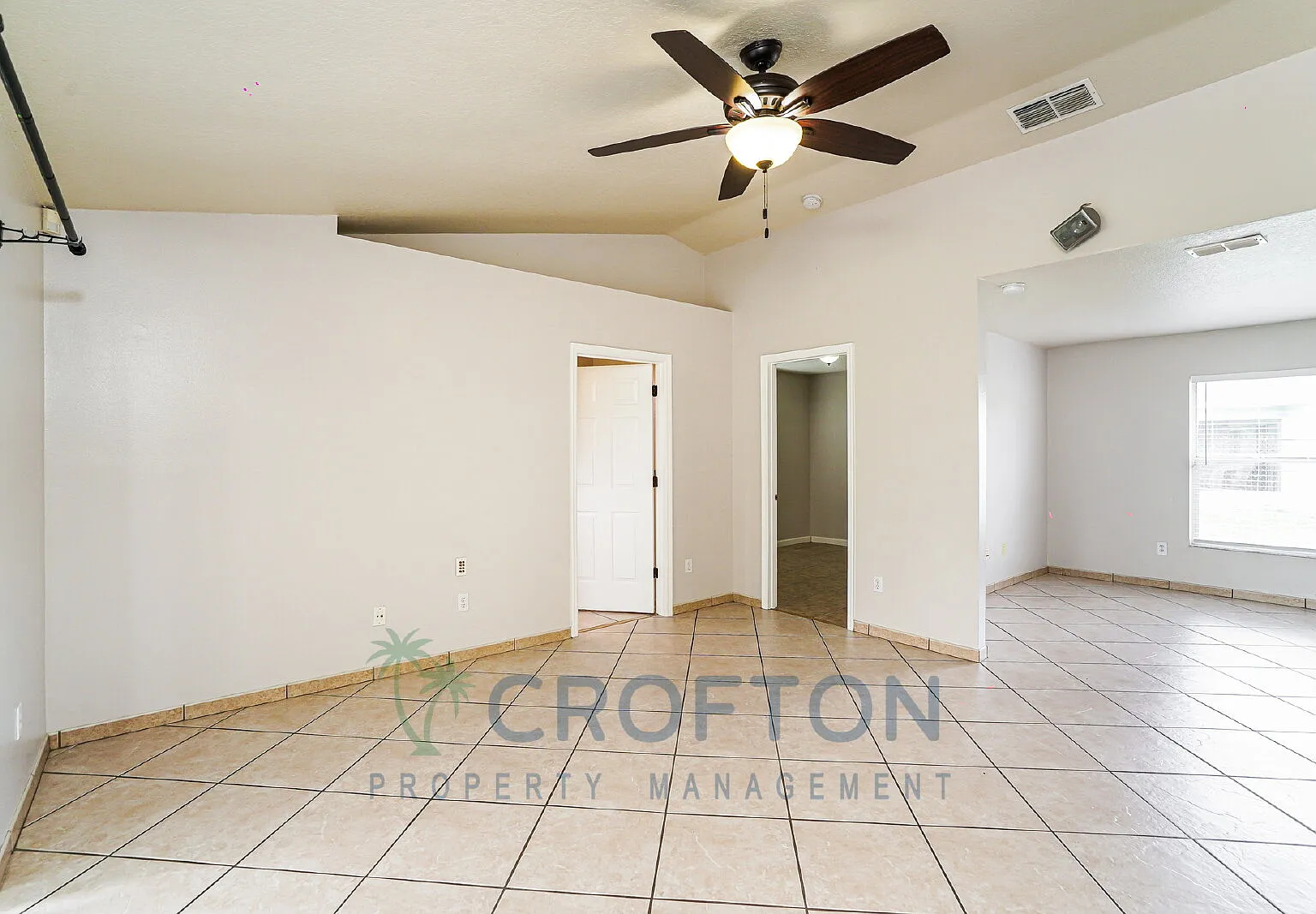 3 bed, 2.0 bath, 1740 sqft, $2,000 — Photo 4