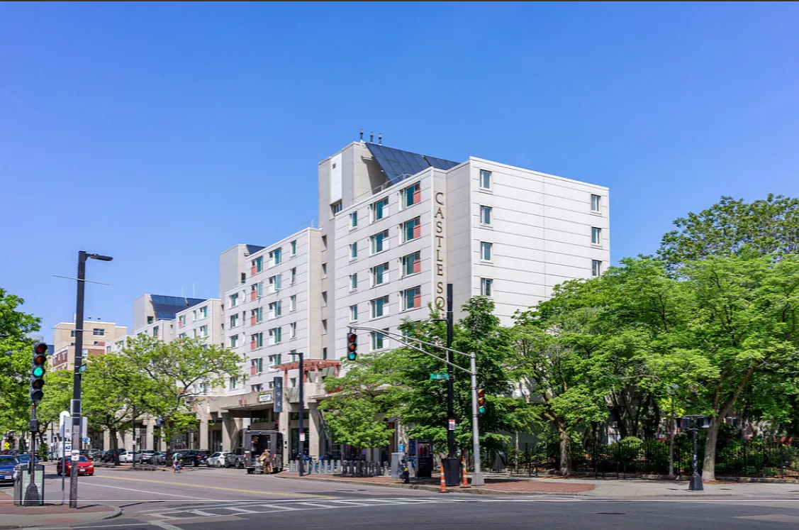 Castle Square Apartments — Photo 1