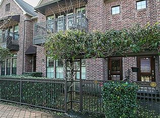 16 Riva Row, The Woodlands, TX 77380