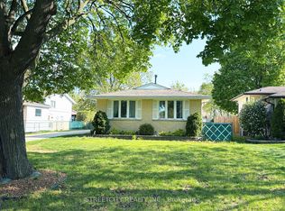 785 Ross Ave, Sarnia, ON N7T 7R1