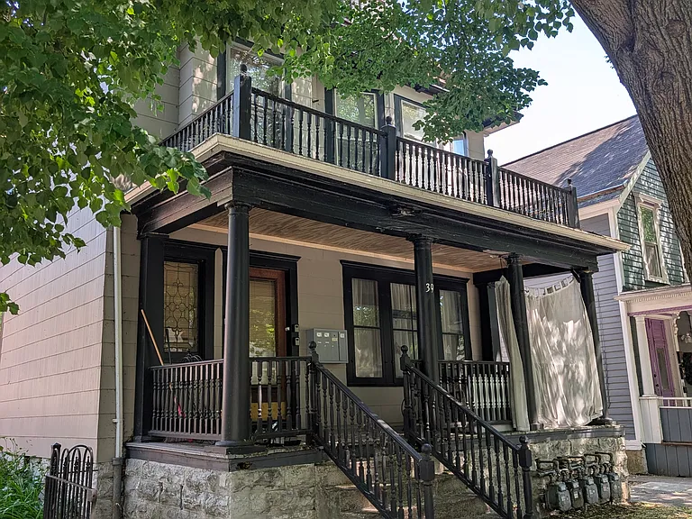 39 College St — Photo 2