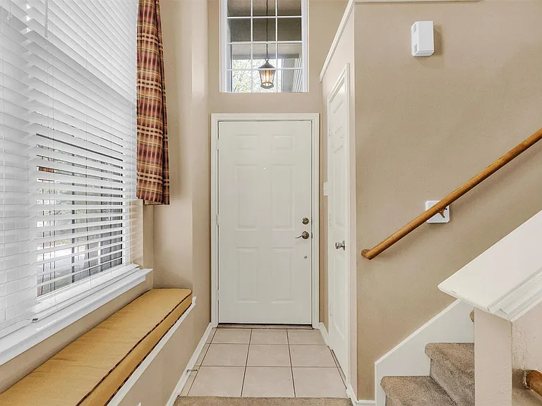 31 N Walden Elms Cir — Photo 3