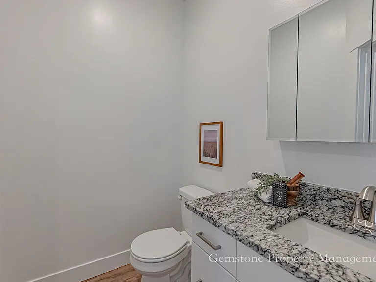 528 Harvester Ave — Photo 14