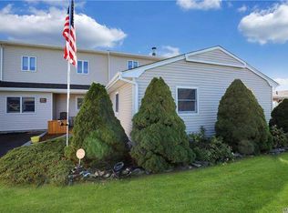27 Glide Ln, Holtsville, NY 11742