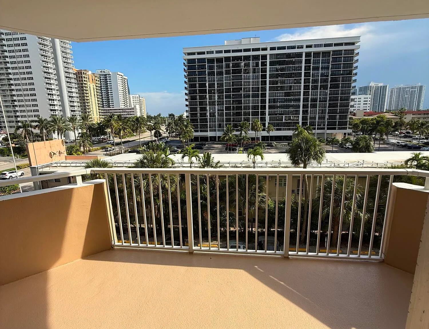 1 bed, 1.5 bath, 925 sqft, $2,300 — Photo 1