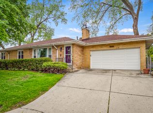 4251 W Jarvis Ave, Lincolnwood, IL 60712