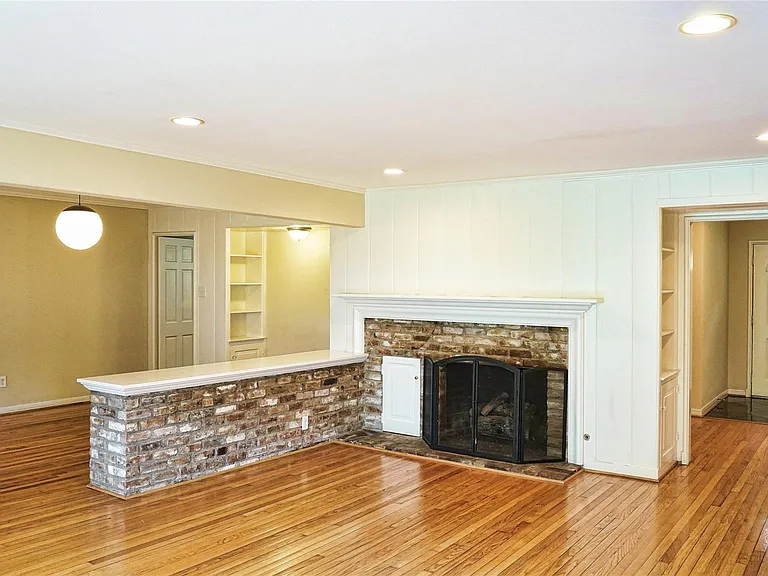 2047 McClendon St — Photo 5