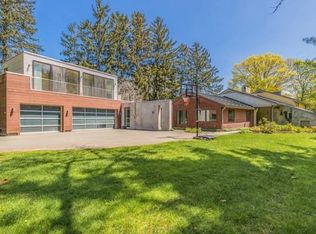 4 Edgewater Pl, Winchester, MA 01890