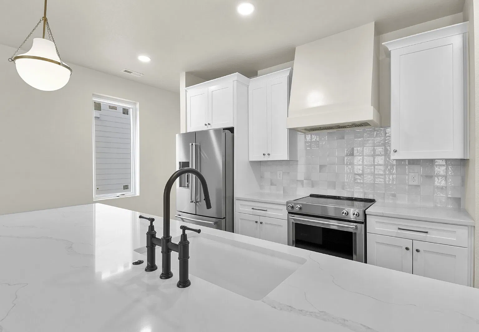 4 bed, 3.5 bath, 2282 sqft, $3,250 — Photo 3