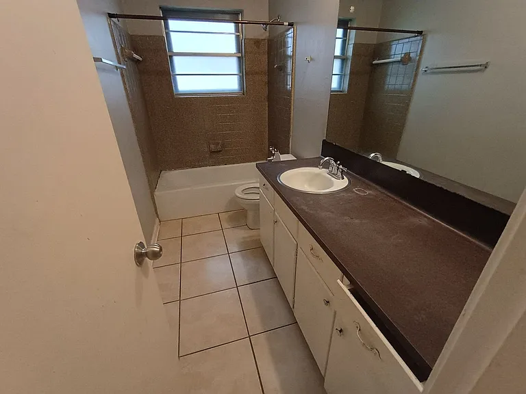 1666 N Rosedale Dr — Photo 7