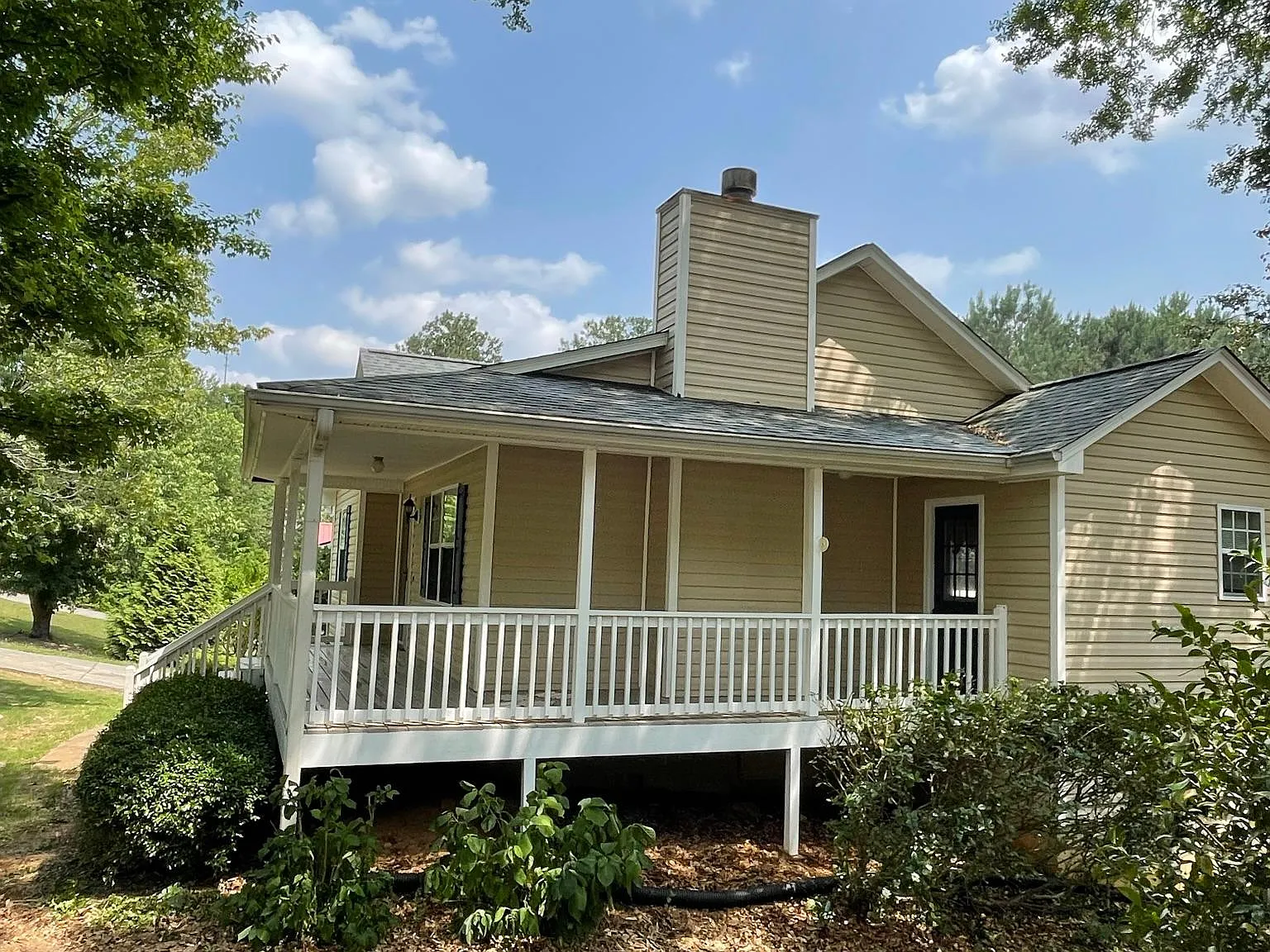 3 bed, 1372 sqft, $1,900 — Photo 4