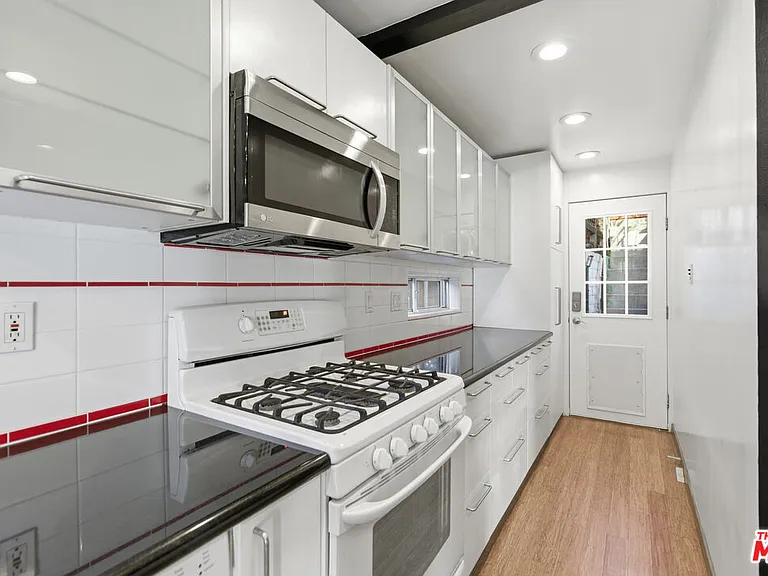 316 E Ellis Ave — Photo 7