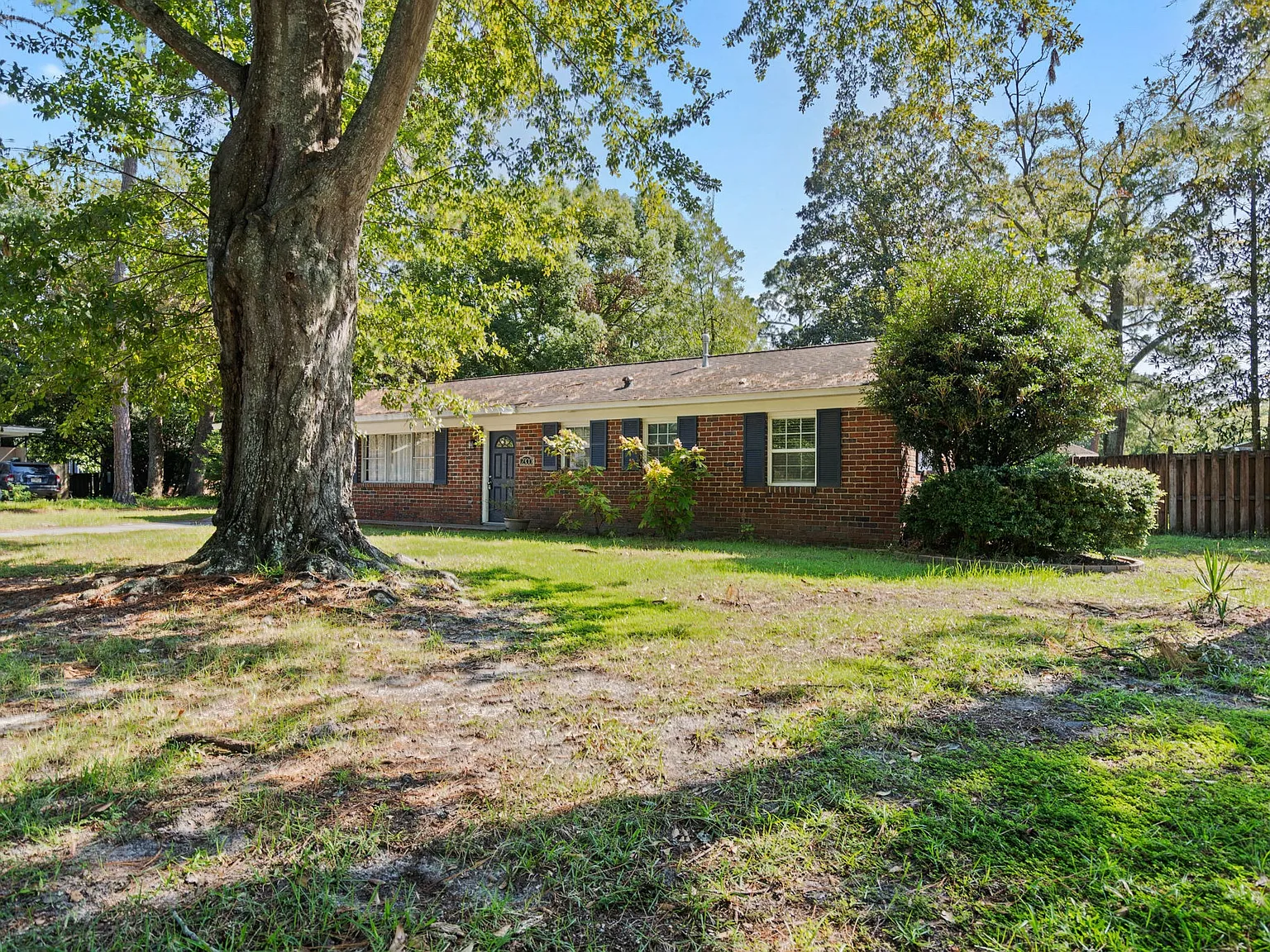 3 bed, 1.5 bath, 1463 sqft, $2,100 — Photo 2
