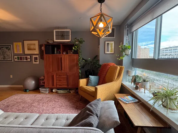 212 South Oxford Street image 5 of 16