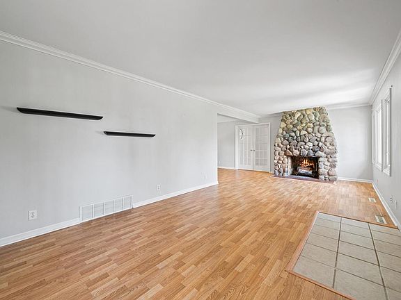 3rd image of 1010 Jenkins DRIVE