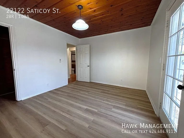 22122 Saticoy St — Photo 11