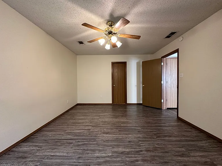 1060B Farley Cir — Photo 9