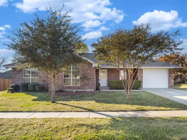 906 Roseanne Dr, Commerce, TX 75428