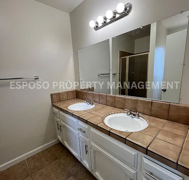 4014 N Benedict Ave #101 — Photo 10