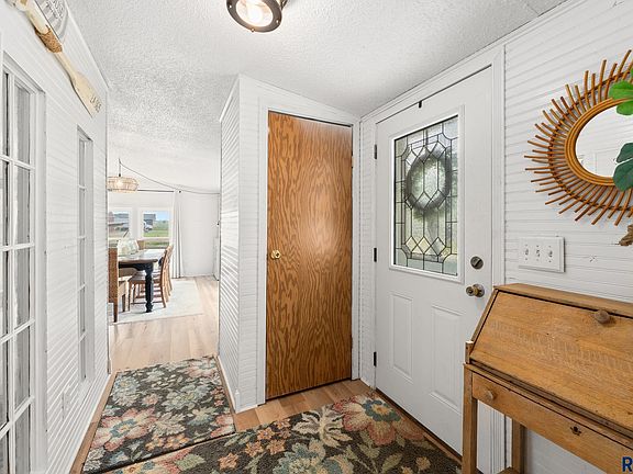 5th image of 6132 Dakota Ave