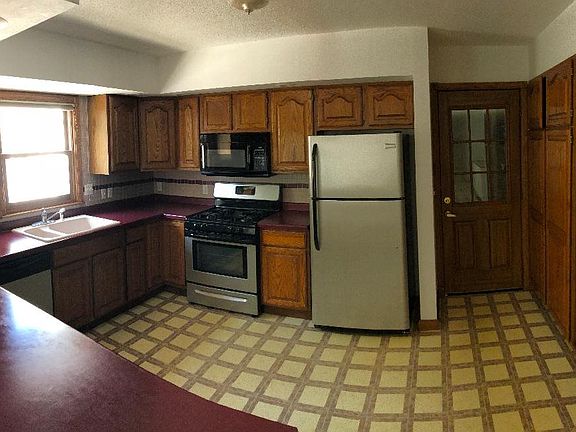 5th image of 2901 Maple Hill Dr