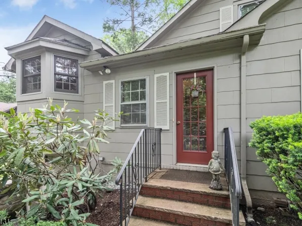 498 Pines Lake Dr, Wayne Twp., NJ 07470