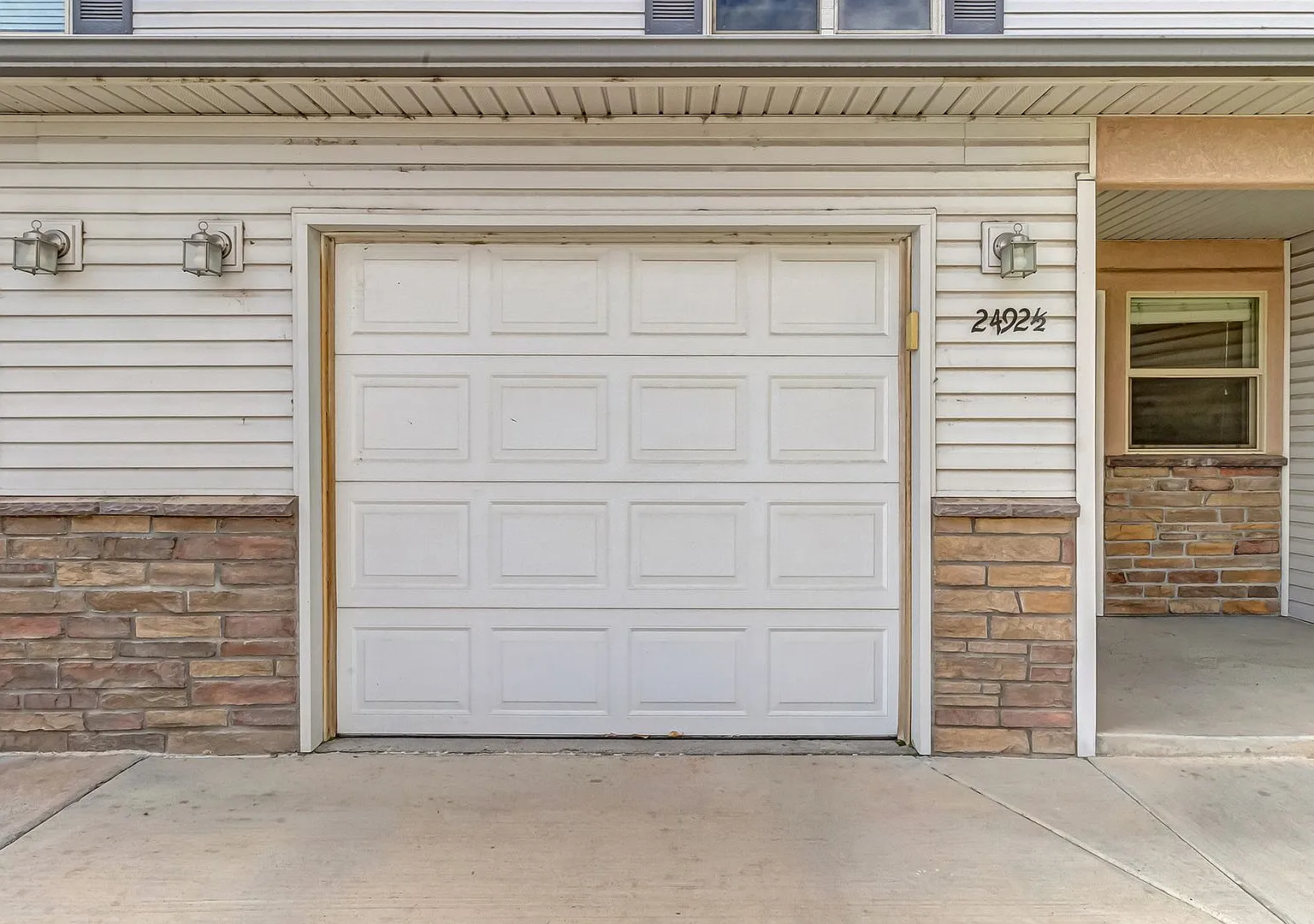 Spacious 3-Bedroom Condo with Garage Great Location! — Photo 2