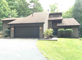 18 Holloway Ln, Averill Park, NY 12018