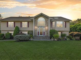 29 Concordia Rd, Mahopac, NY 10541