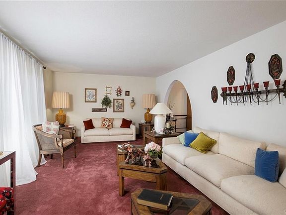 3rd image of 442 Meadow Dr