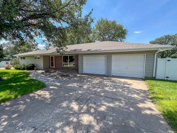 901 Division St, Alma, NE 68920