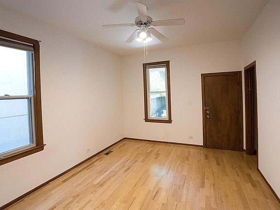 3rd image of 1233 W Wrightwood Ave #1
